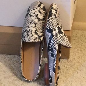 Banana Republic snakeskin slides NWT never worn
